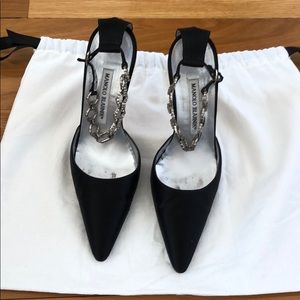 Manalo Blahnik black satin pumps sz7